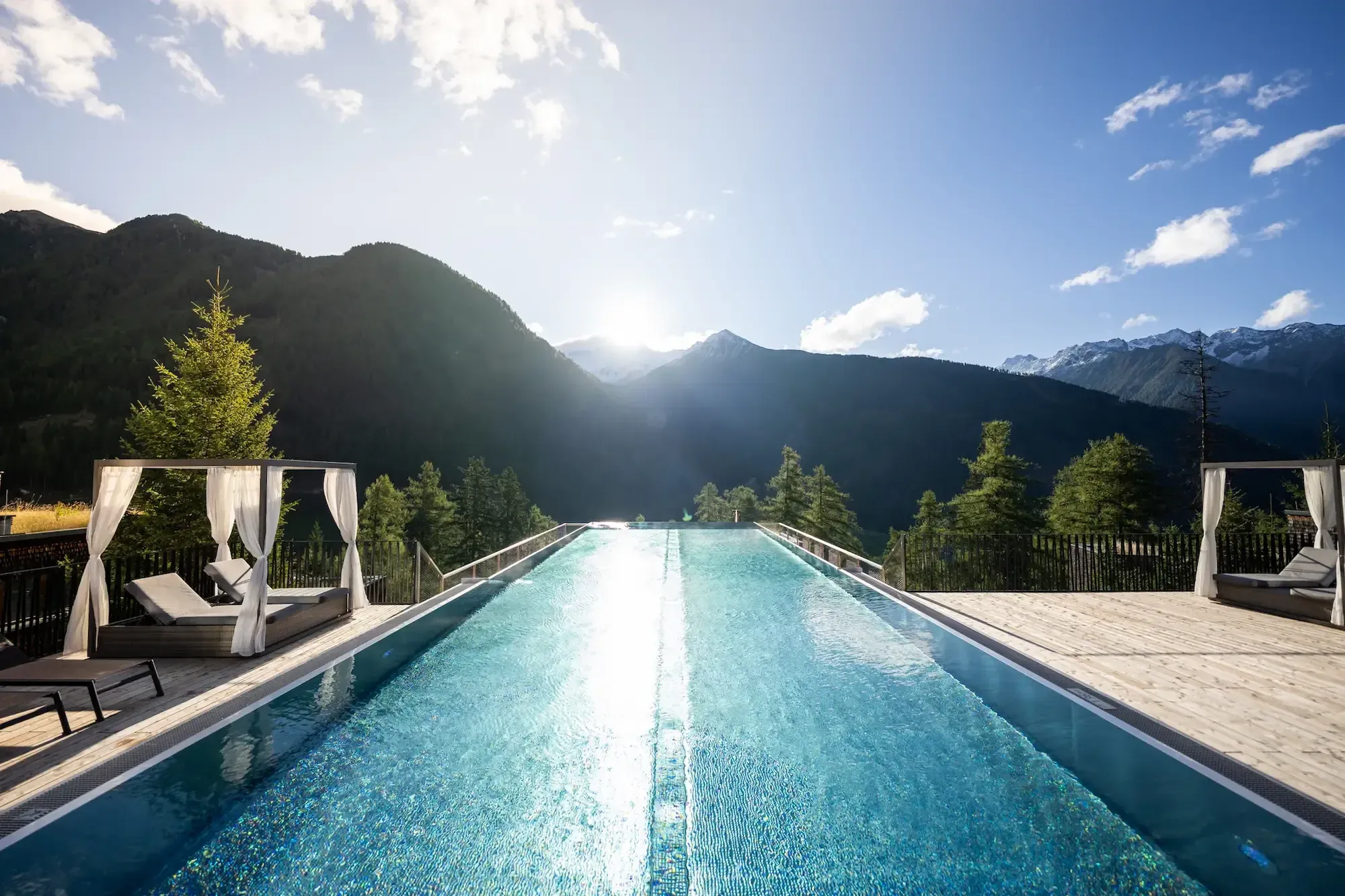 Infinity Pool Yoga Hotel Gradonna mit Bergblick